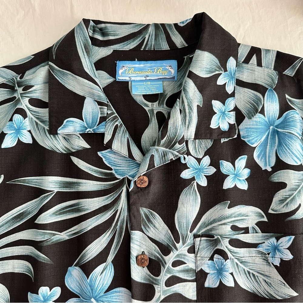 Bermuda Bay 100% Silk Black Blue Floral Button-Down Tropical Print Shirt